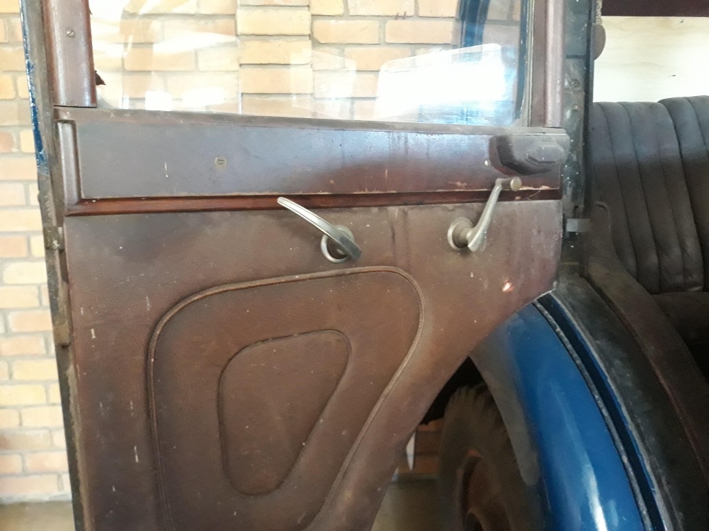 1934 CROSSLEY GOLDEN MANUAL SEDAN