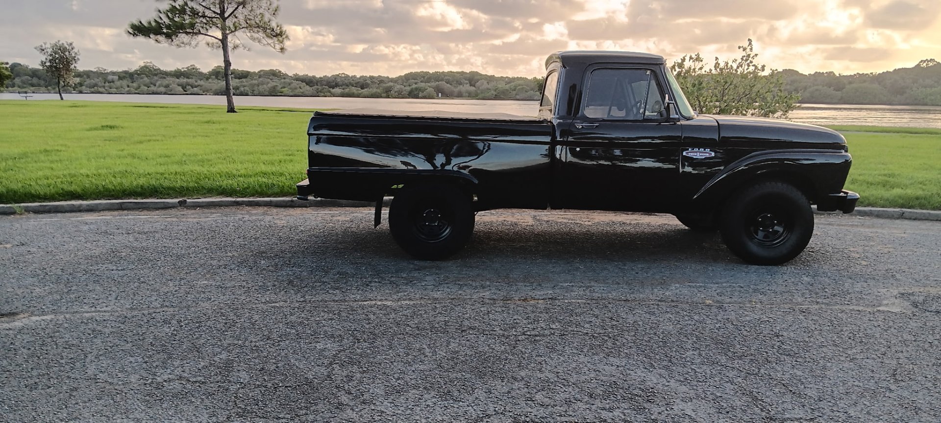 1966 FORD F100 3 SP AUTOMATIC 2D UTILITY