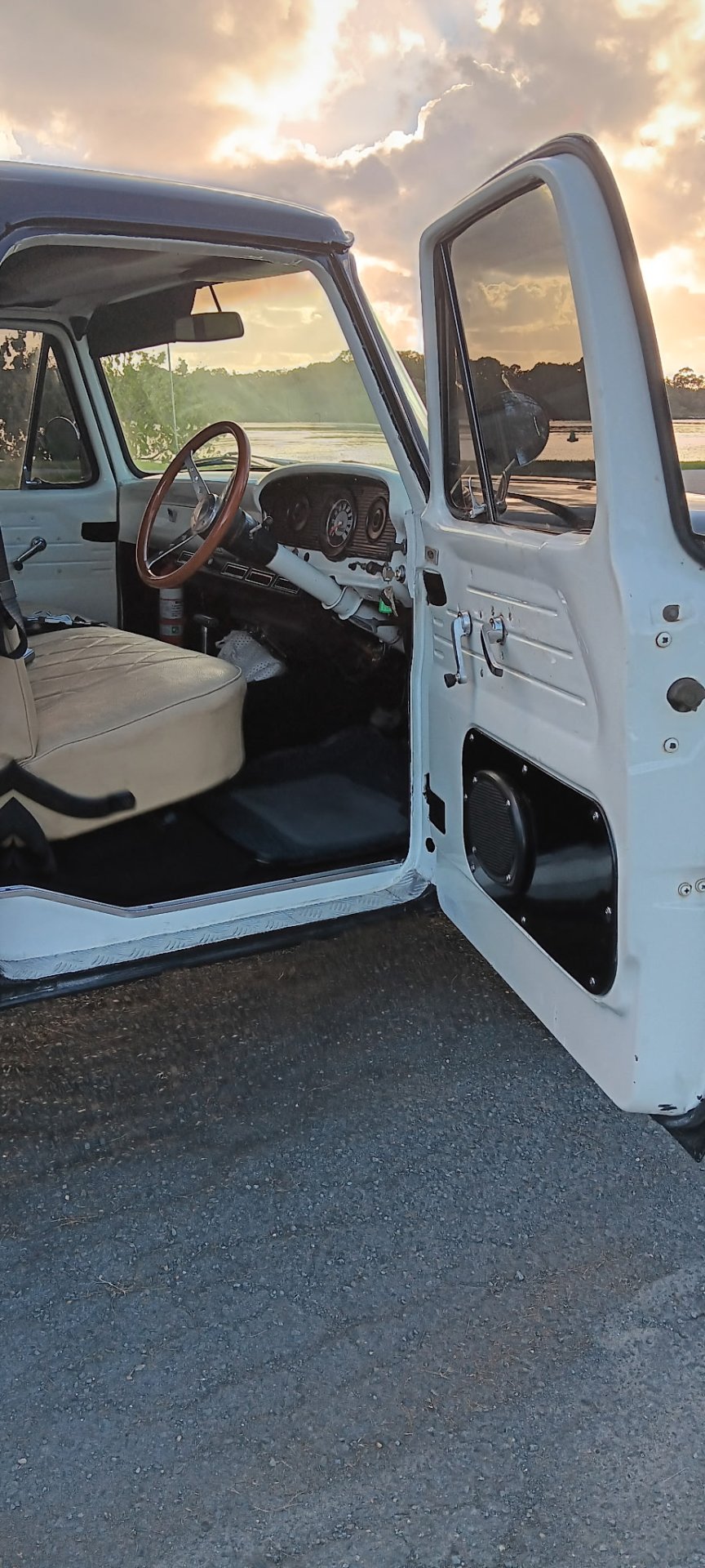 1966 FORD F100 3 SP AUTOMATIC 2D UTILITY