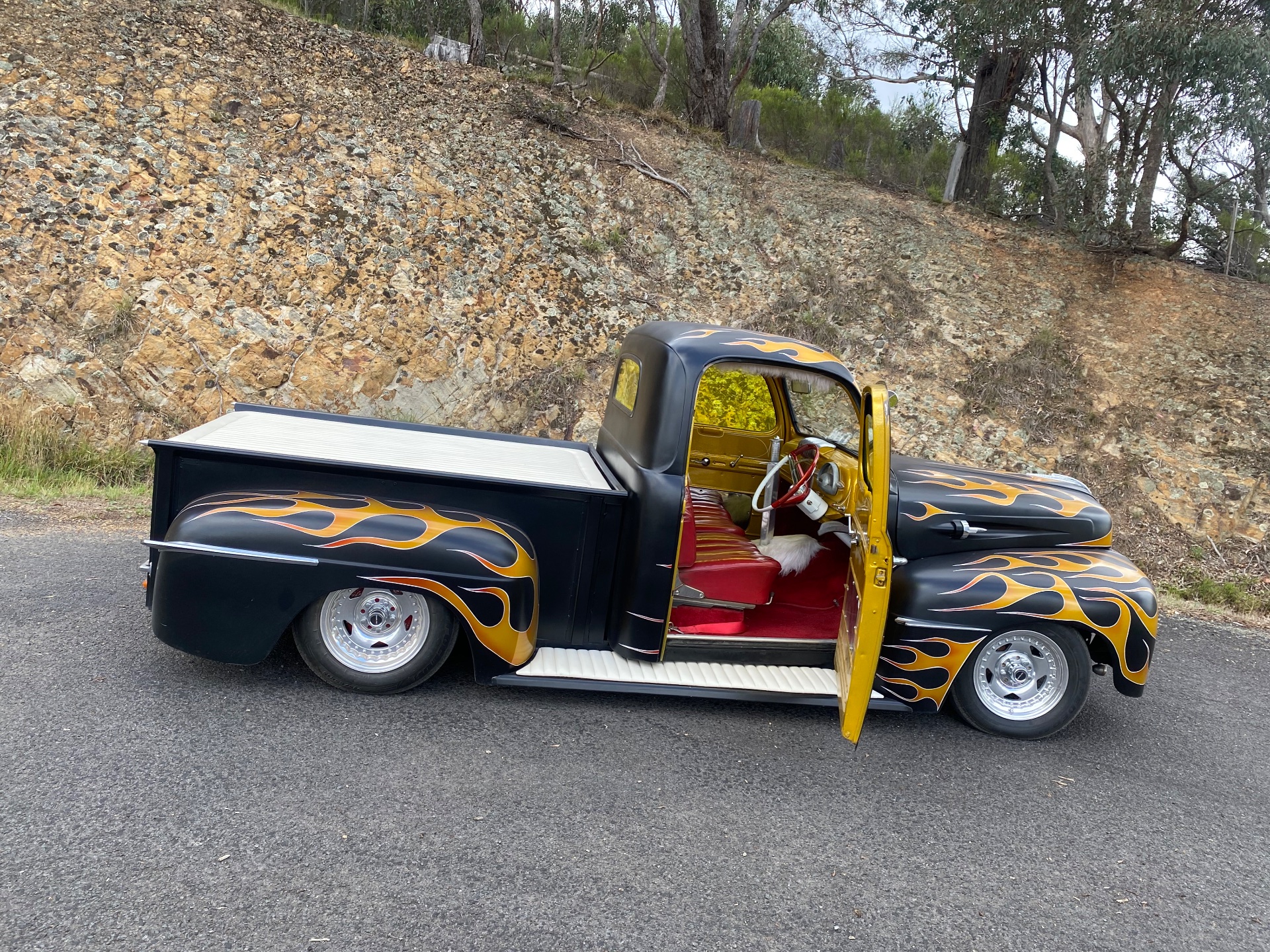1948 FORD F-1 AUTOMATIC PICK UP