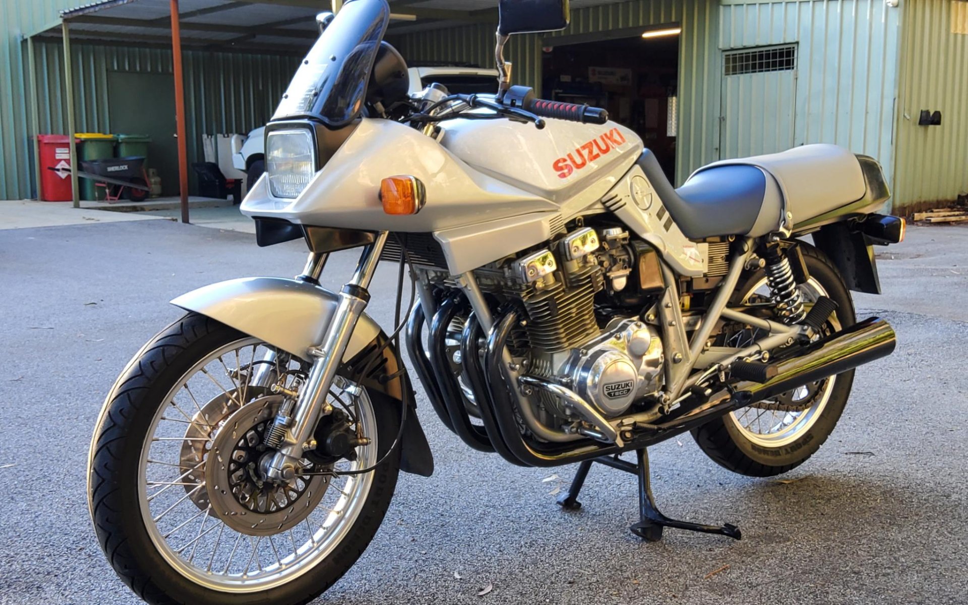 1981 SUZUKI GSX1000S (KATANA) ROAD