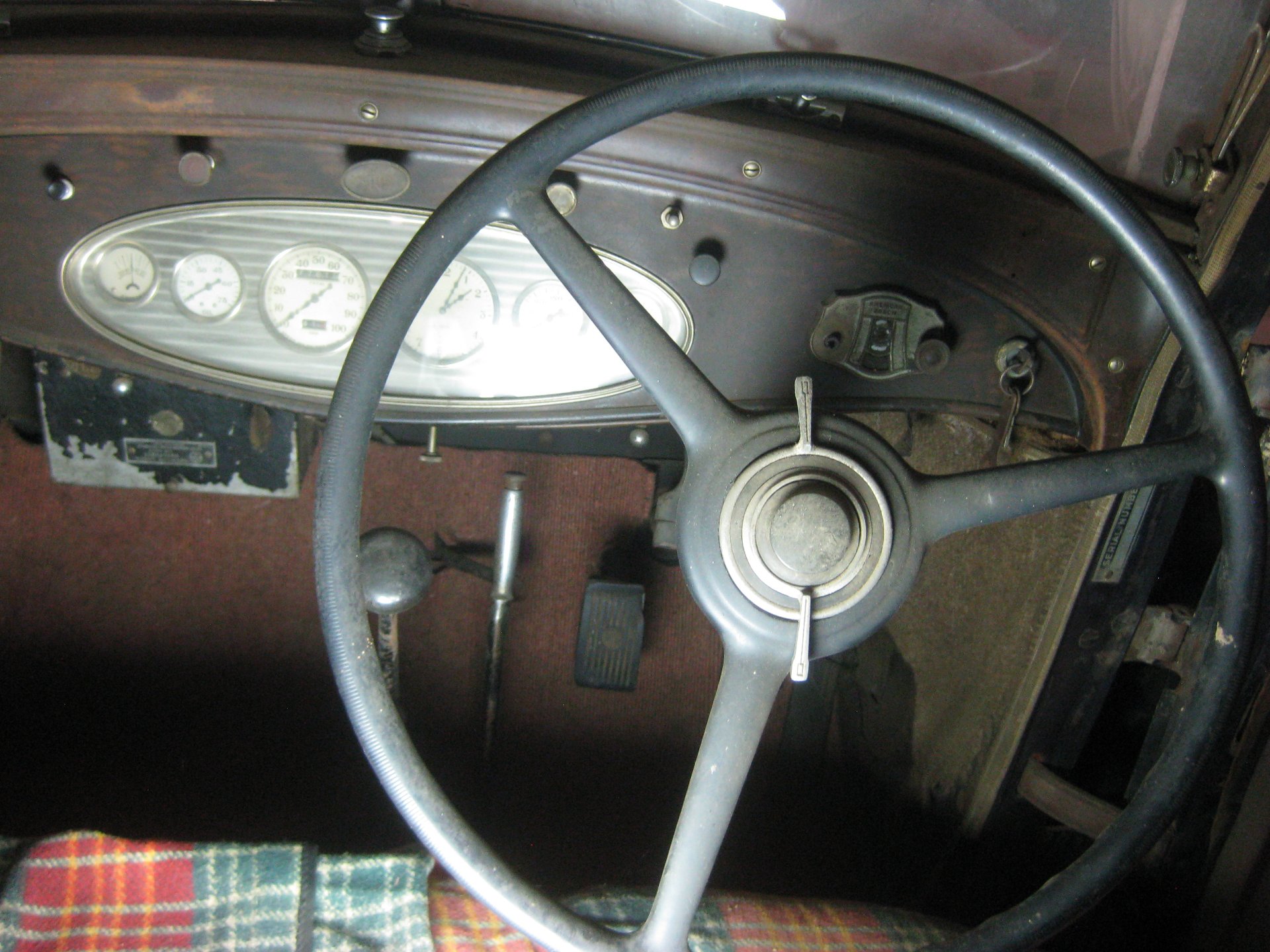 1932 CHRYSLER IMPERIAL SEDAN