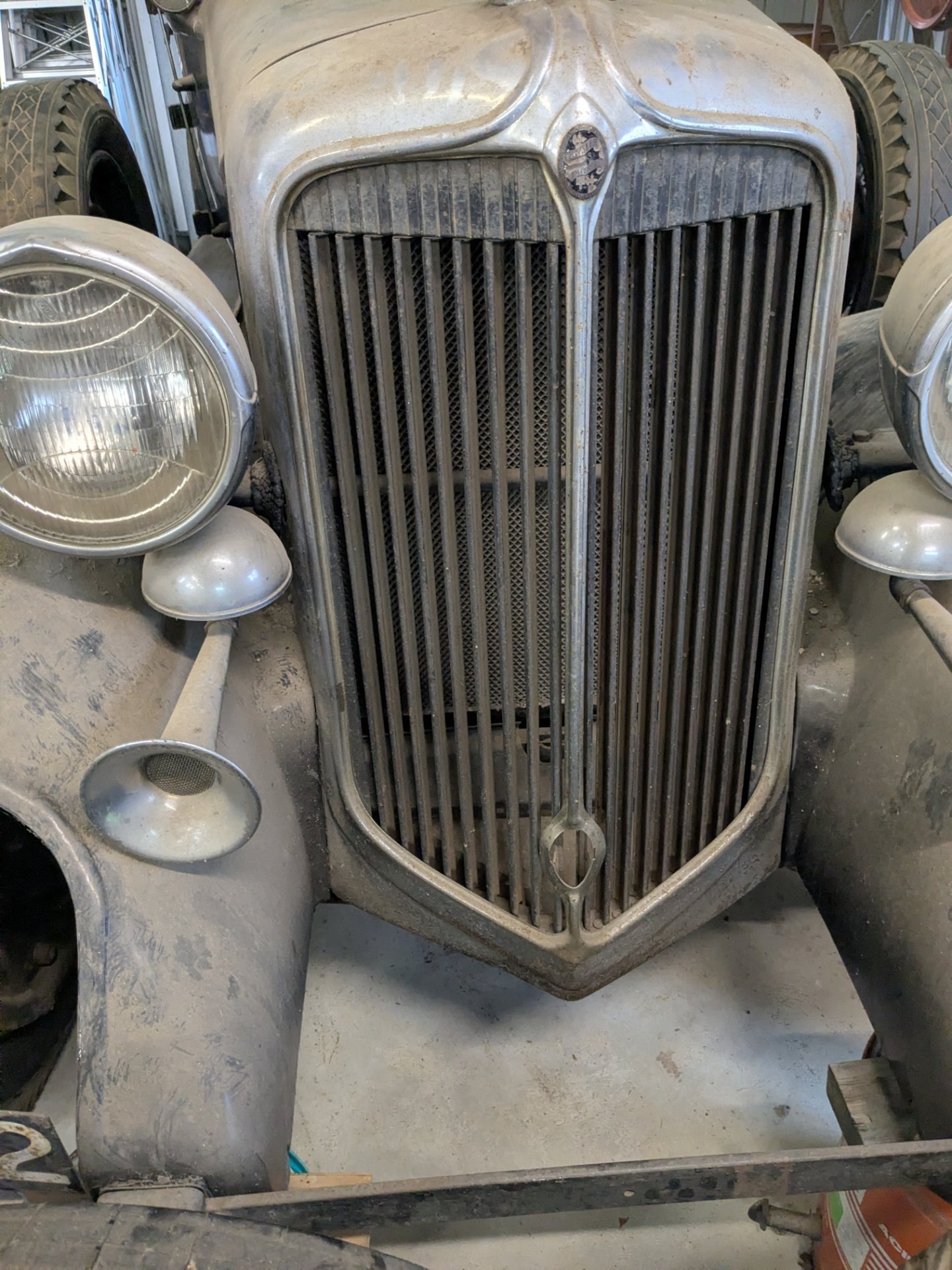 1932 CHRYSLER IMPERIAL SEDAN