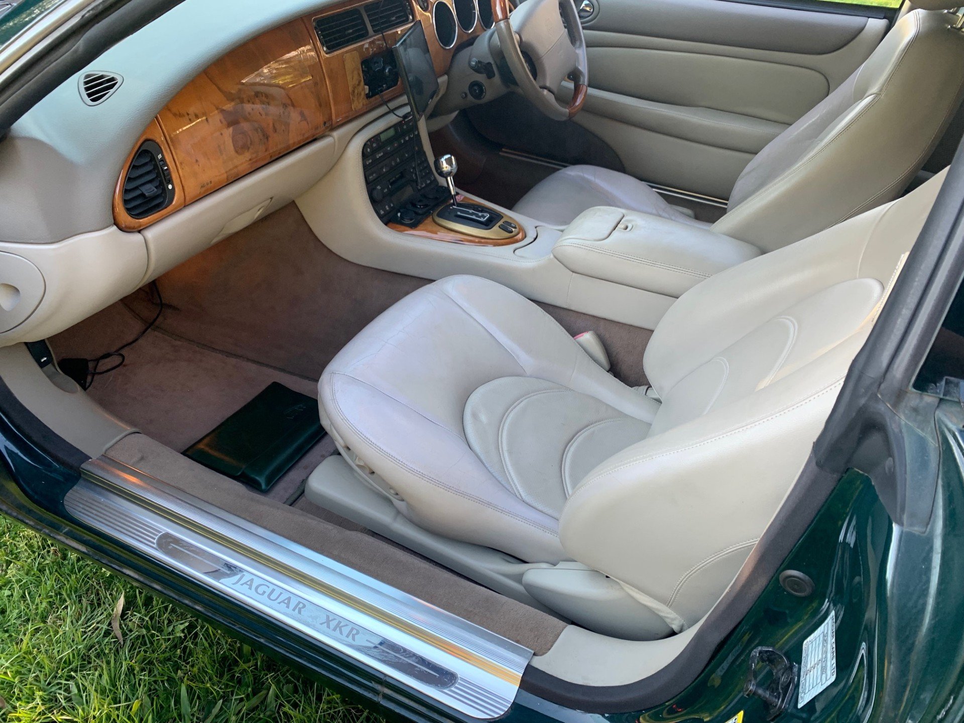 2001 JAGUAR XKR 5 SP AUTOMATIC 2D COUPE