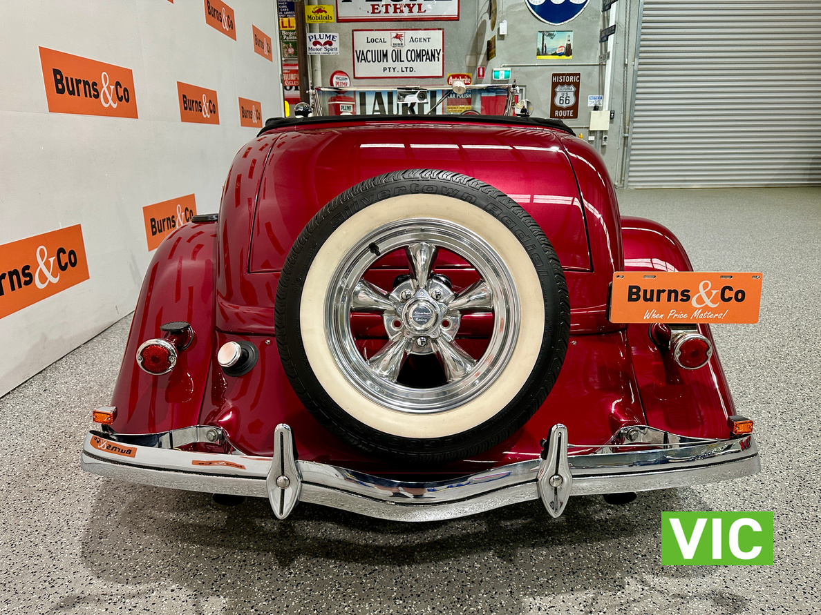 1934 FORD HOT ROD ENGINEERED 327 V8 AUTO ROADSTER