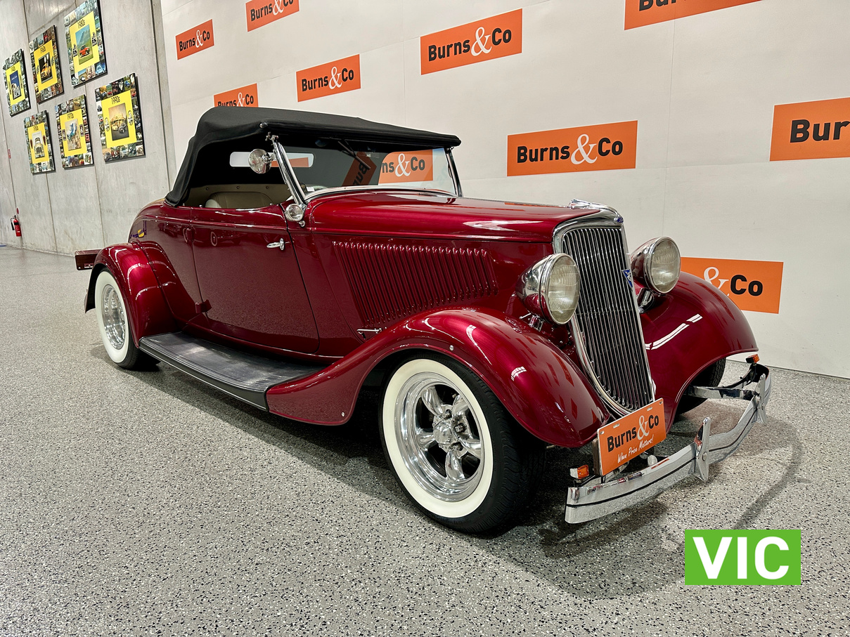 1934 FORD HOT ROD ENGINEERED 327 V8 AUTO ROADSTER