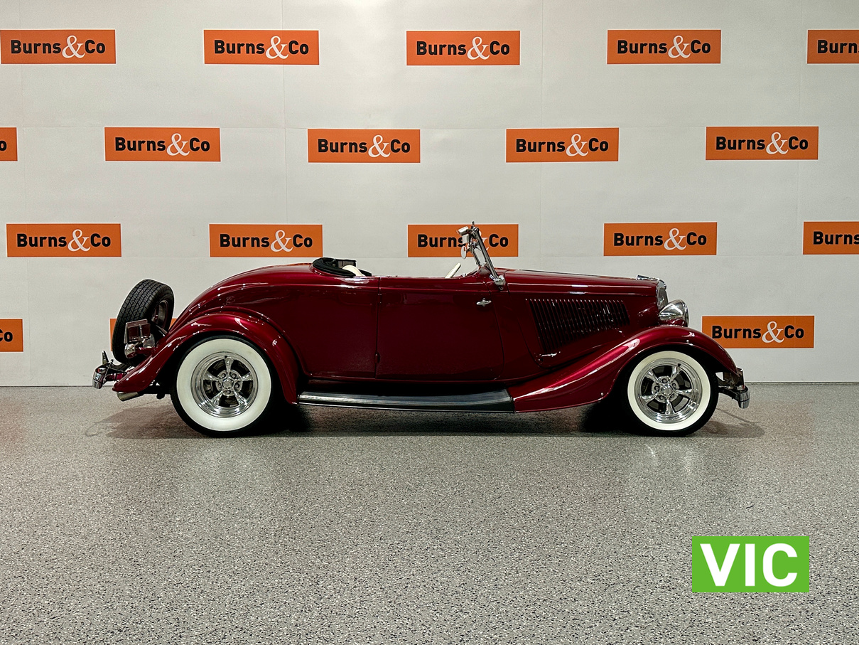 1934 FORD HOT ROD ENGINEERED 327 V8 AUTO ROADSTER