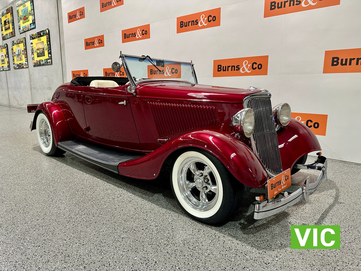 1934 FORD HOT ROD ENGINEERED 327 V8 AUTO ROADSTER