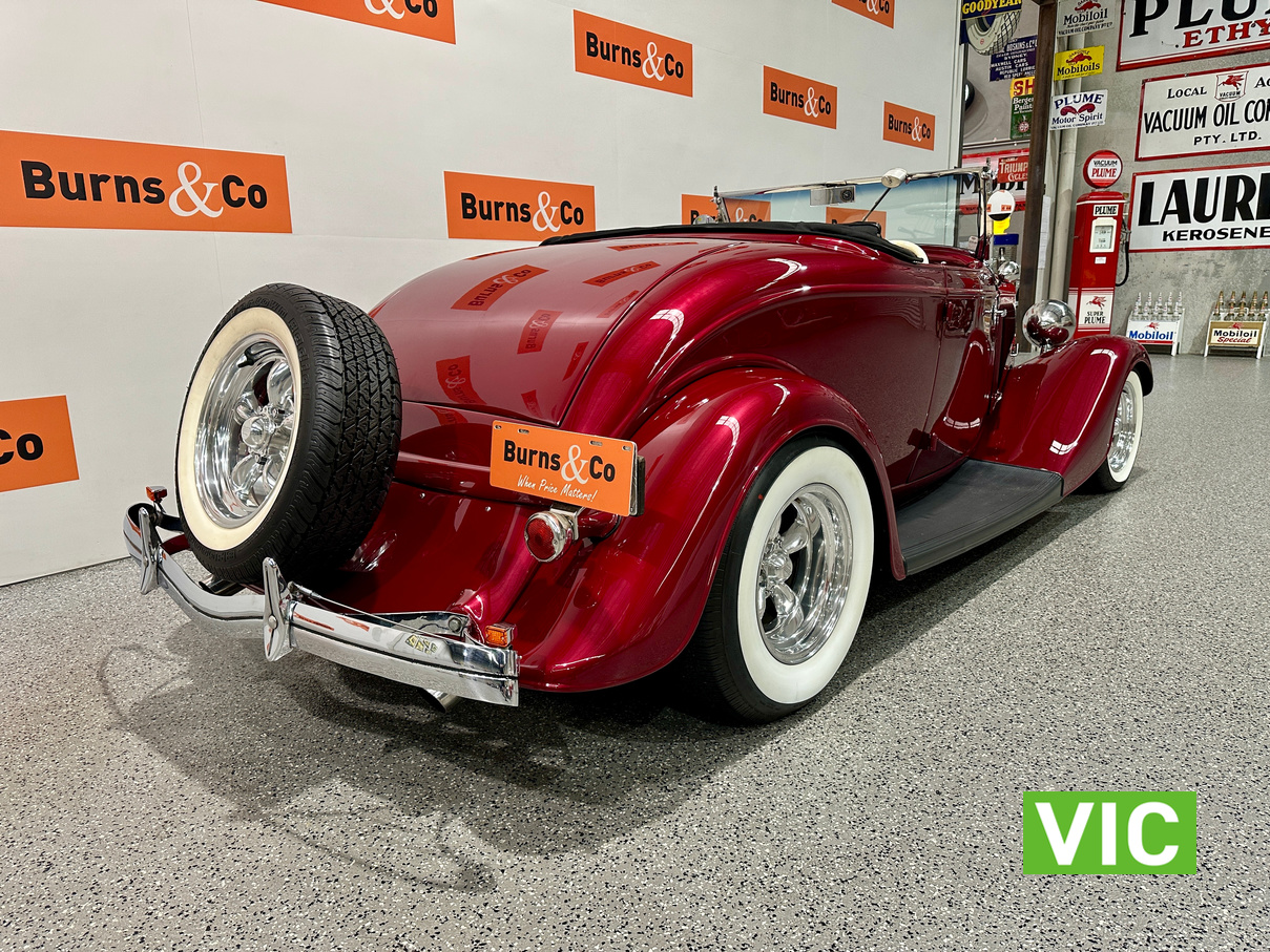 1934 FORD HOT ROD ENGINEERED 327 V8 AUTO ROADSTER