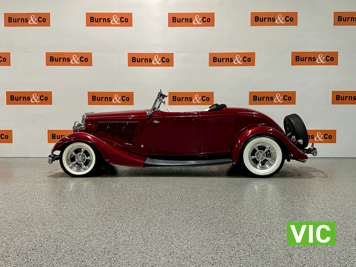 1934 FORD HOT ROD ENGINEERED 327 V8 AUTO ROADSTER