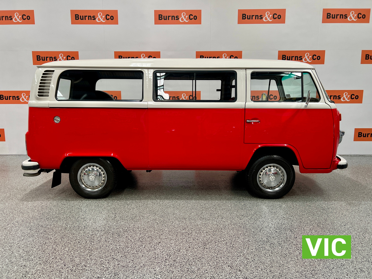 1974 VOLKSWAGEN KOMBI (TYPE 2) 4 CYL AUTO VAN