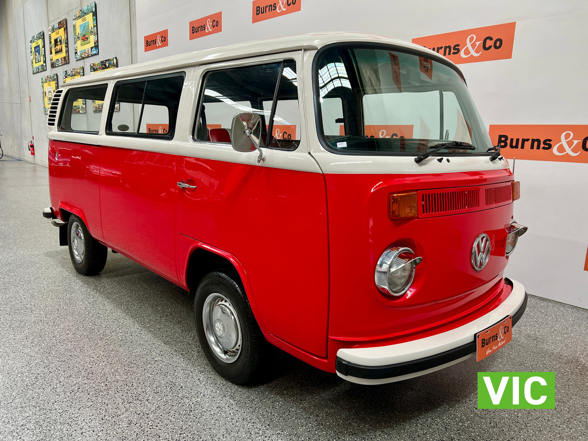 1974 VOLKSWAGEN KOMBI (TYPE 2) 4 CYL AUTO VAN