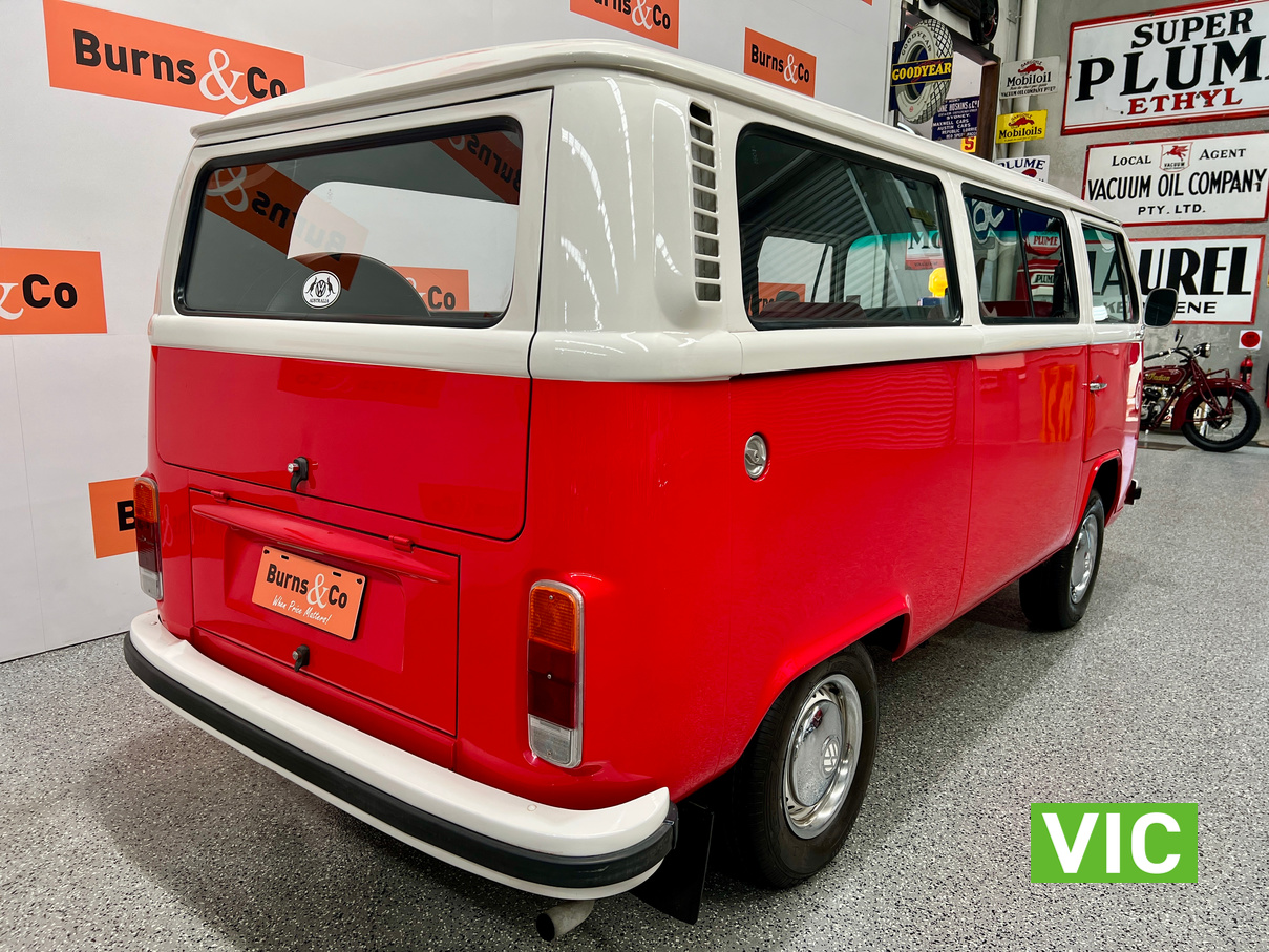 1974 VOLKSWAGEN KOMBI (TYPE 2) 4 CYL AUTO VAN