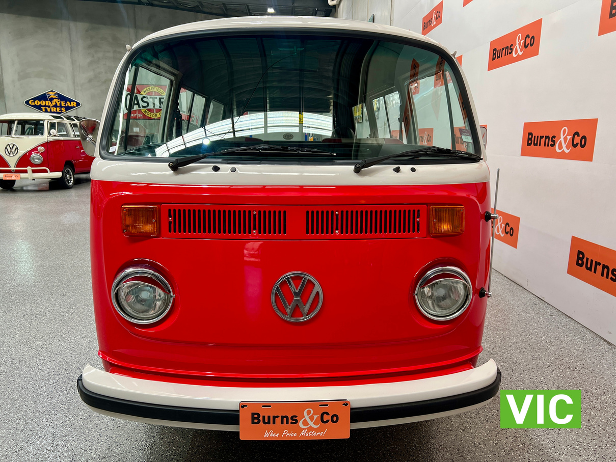 1974 VOLKSWAGEN KOMBI (TYPE 2) 4 CYL AUTO VAN