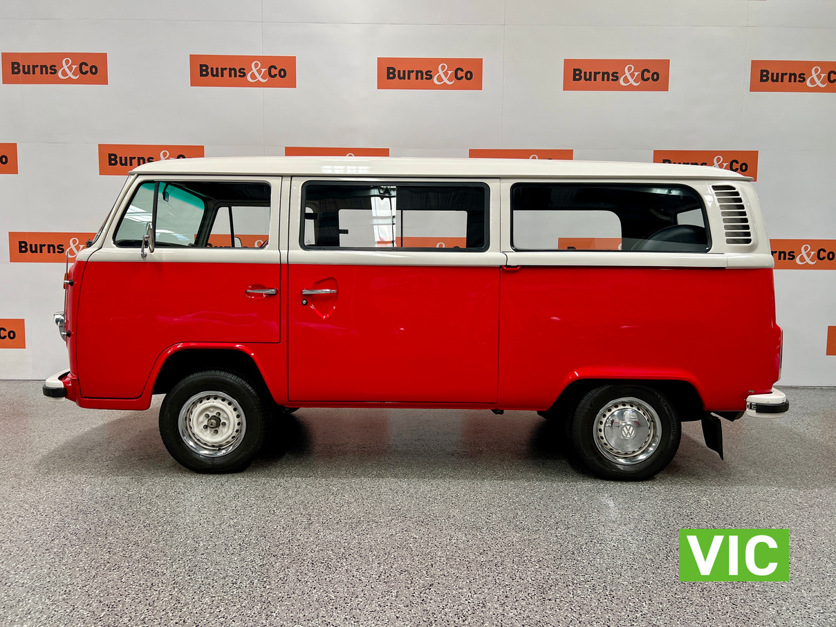 1974 VOLKSWAGEN KOMBI (TYPE 2) 4 CYL AUTO VAN