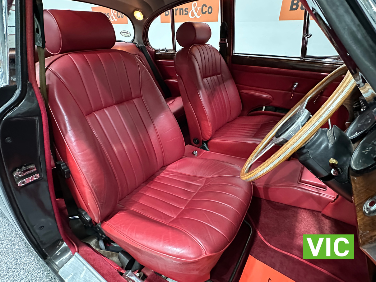 1962 JAGUAR MK II 3.4 LTR 6 CYL AUTO SEDAN