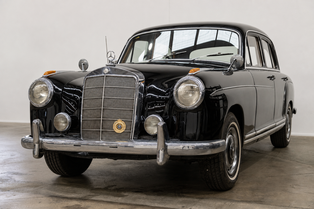1959 MERCEDES-BENZ 220S 'PONTON' SALOON 