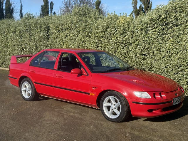 1995 FORD FALCON EFII XR8 5 SP MANUAL 4D SEDAN
