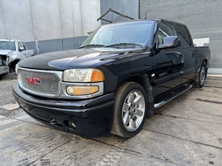 2004 GMC DENALI 1500 RHD AUTOMATIC CREW CAB PICKUP