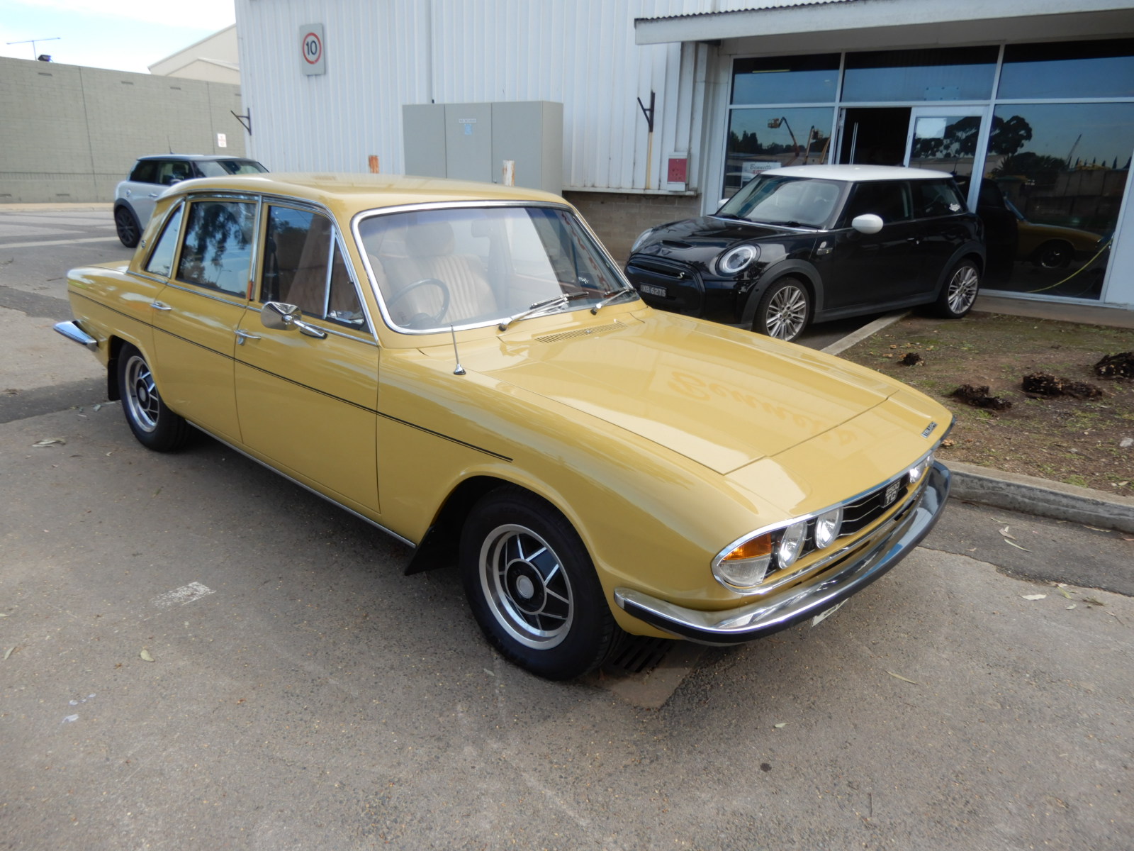 1975 TRIUMPH TC 2500 MANUAL 4D SEDAN