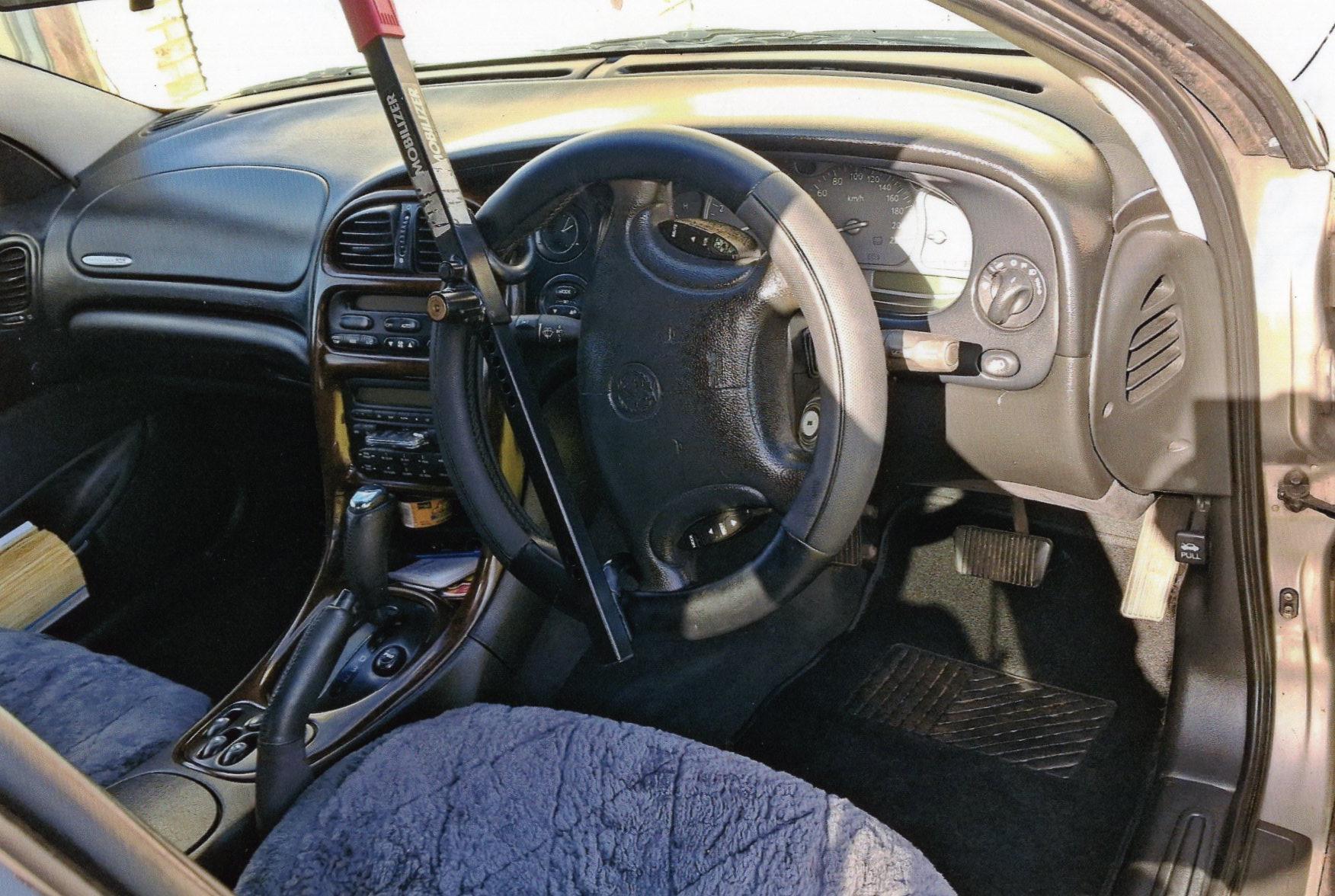 2002 HOLDEN STATESMAN WH AUTOMATIC SEDAN