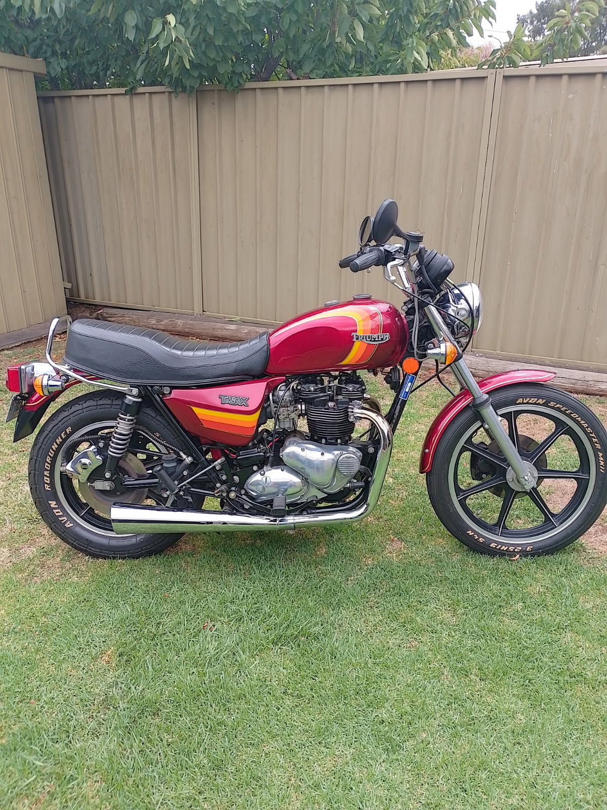 1982 TRIUMPH TSX 750 ROAD