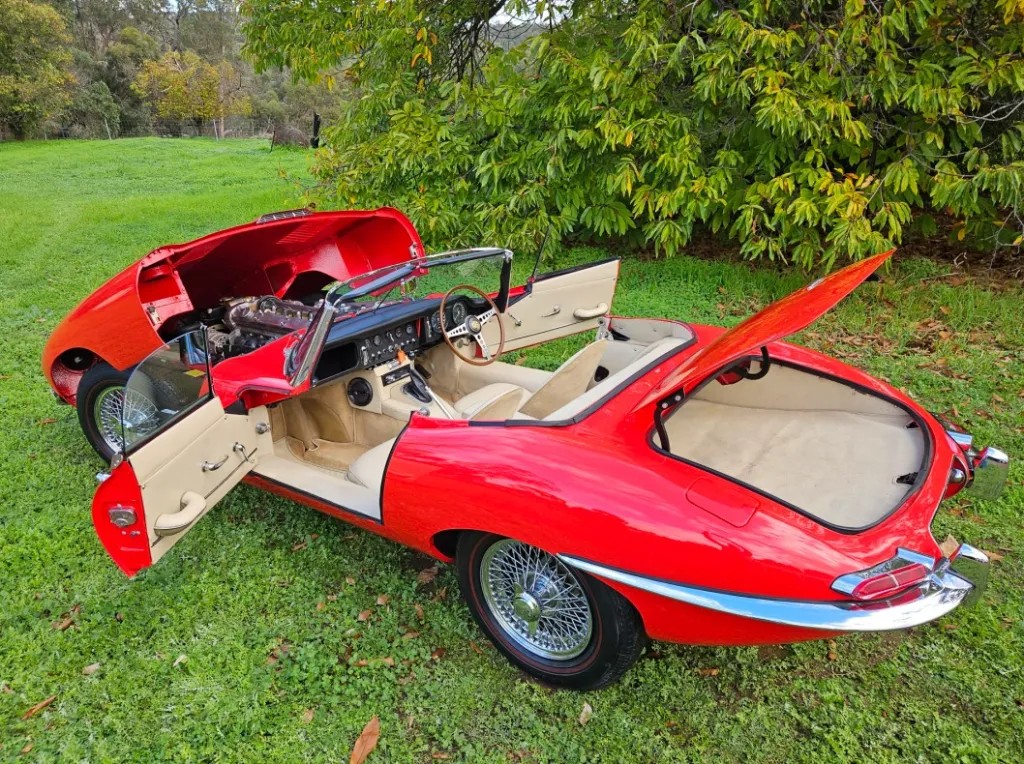 1964 JAGUAR E-TYPE 3.8 MANUAL RHD ROADSTER