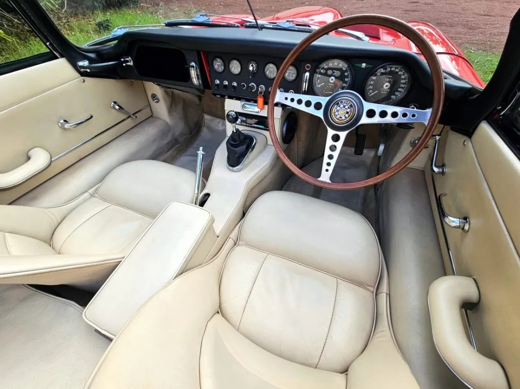 1964 JAGUAR E-TYPE 3.8 MANUAL RHD ROADSTER