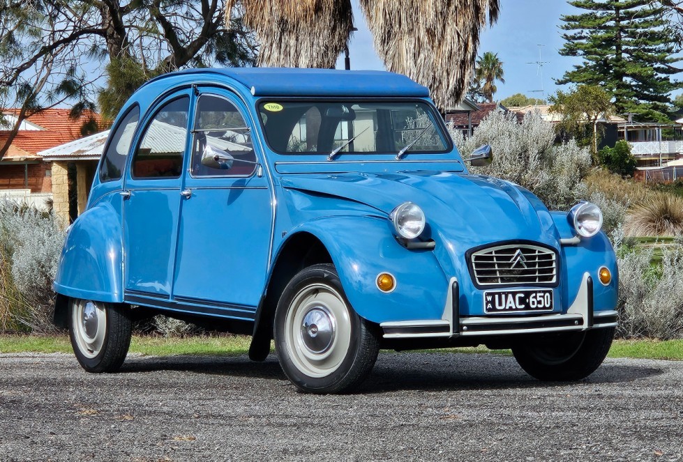 1980 CITROEN 2CV6 CLUB MANUAL SEDAN