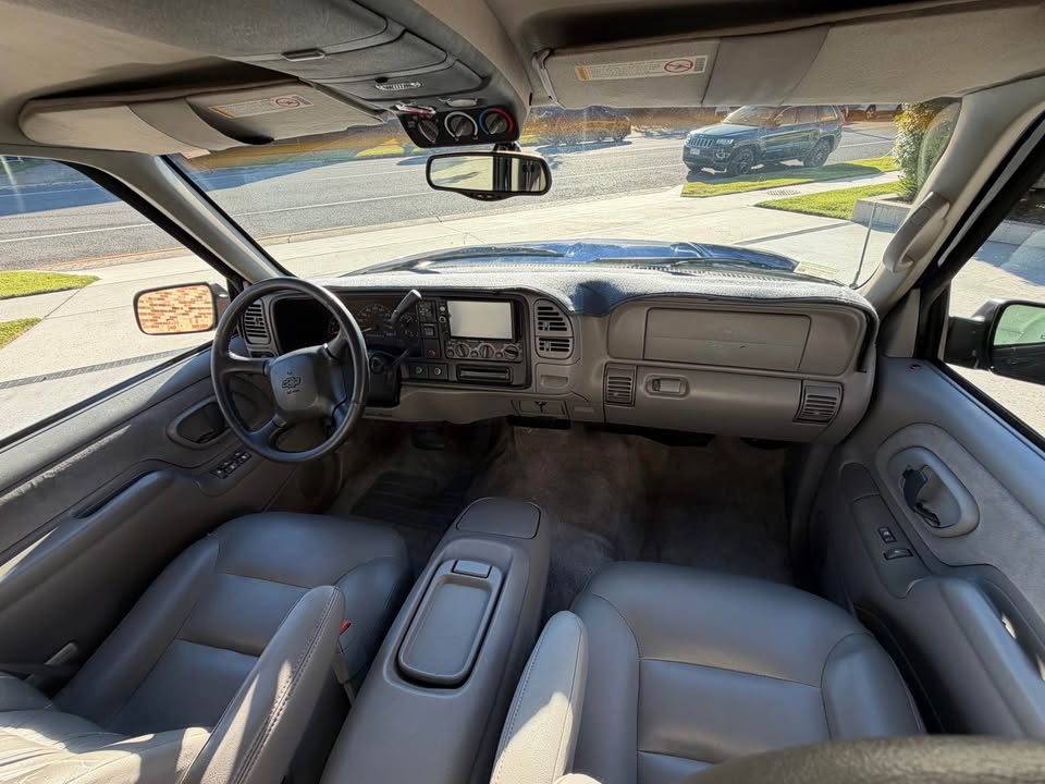 1995 CHEVROLET SUBURBAN 4 SP AUTOMATIC WAGON