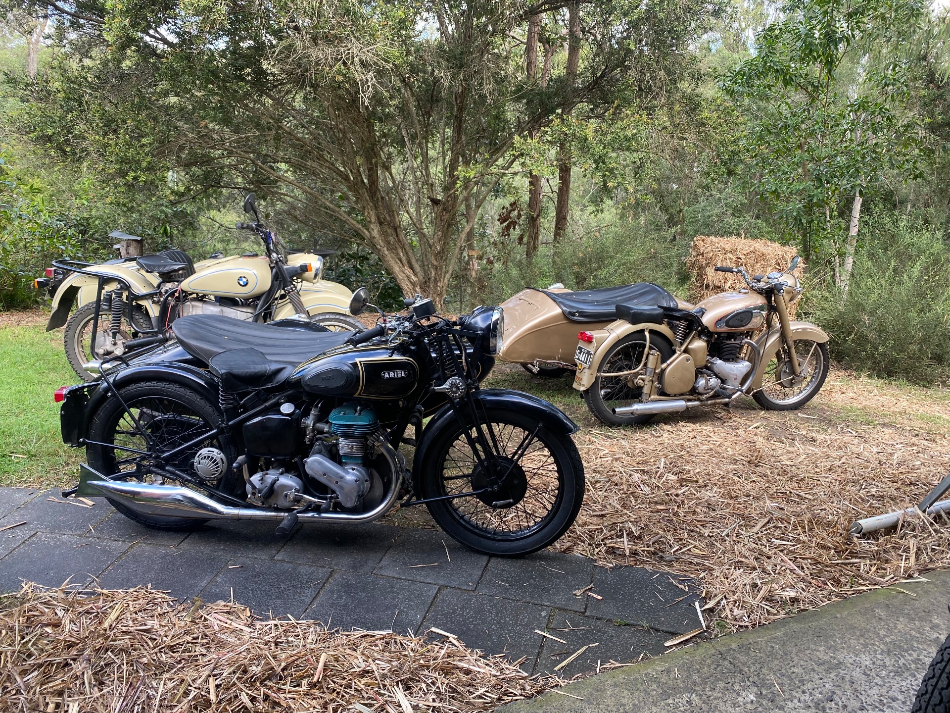 1946 ARIEL VB600 RED HUNTER ROAD
