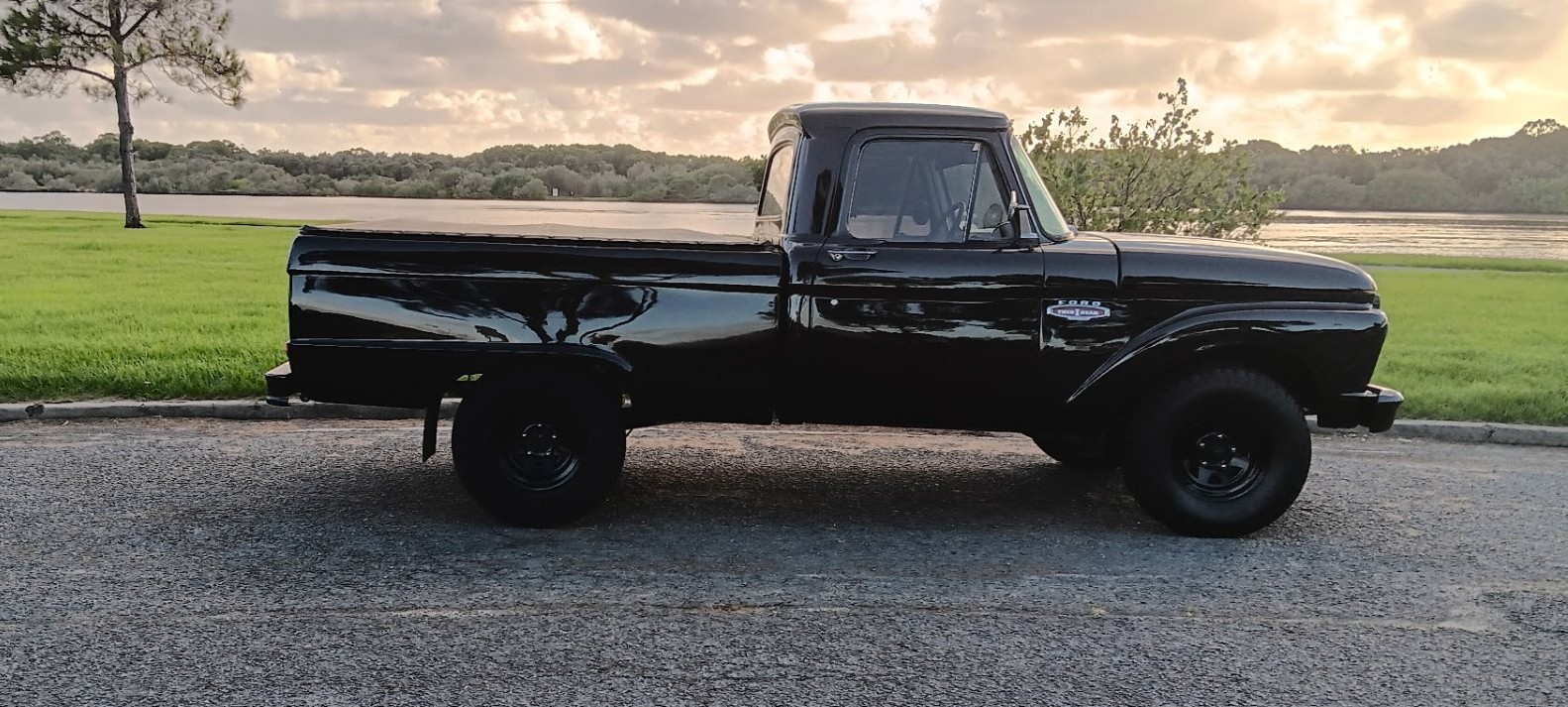 1966 FORD F100 3 SP AUTOMATIC 2D UTILITY