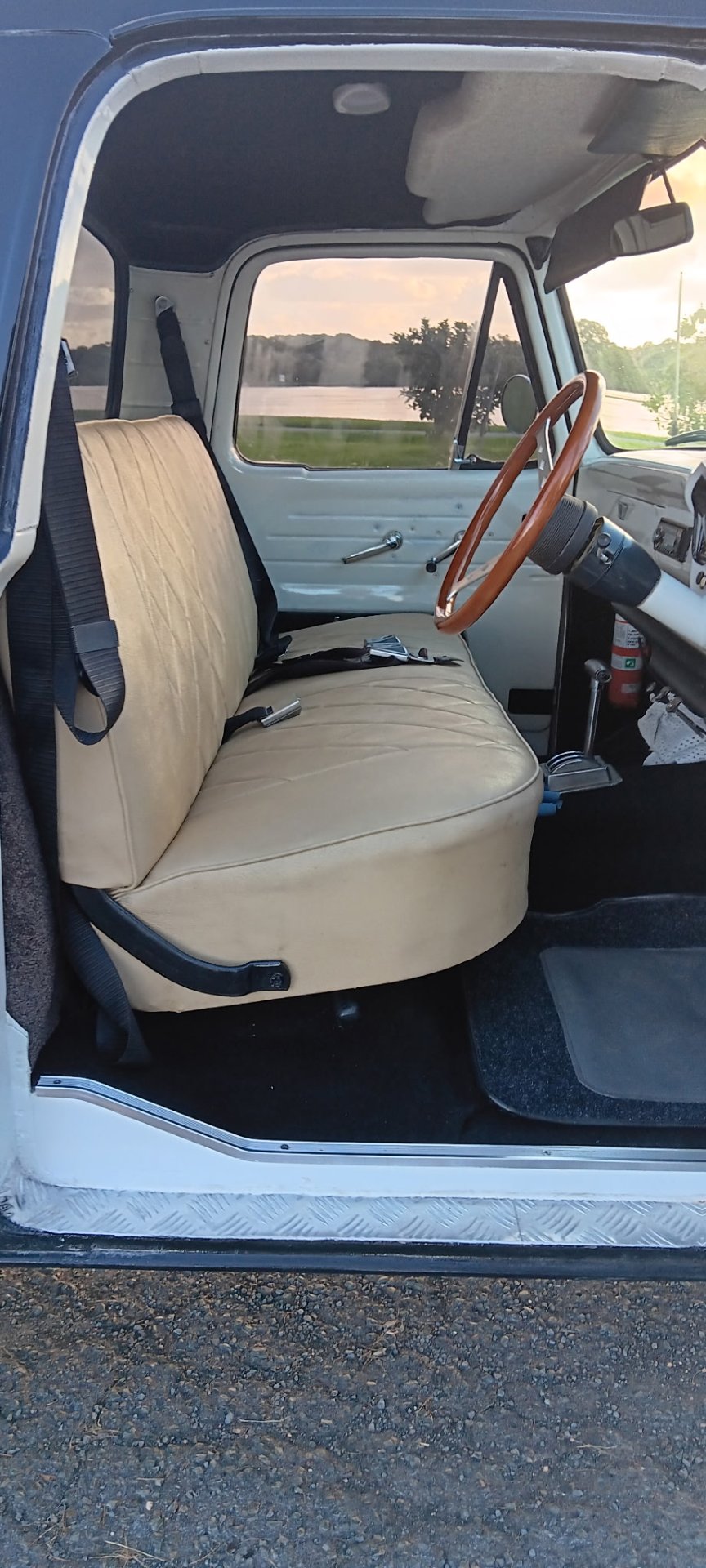 1966 FORD F100 3 SP AUTOMATIC 2D UTILITY
