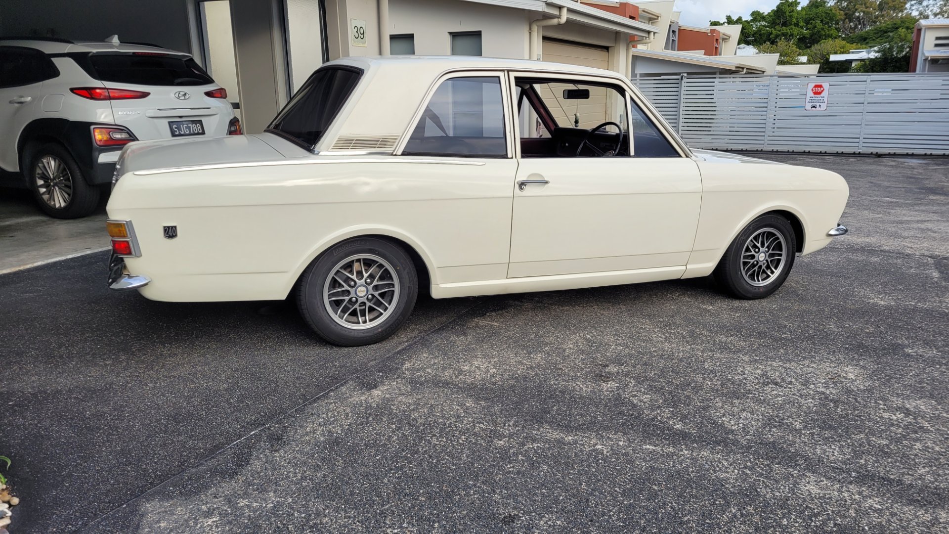 1970 FORD CORTINA MKII 2 DR SEDAN