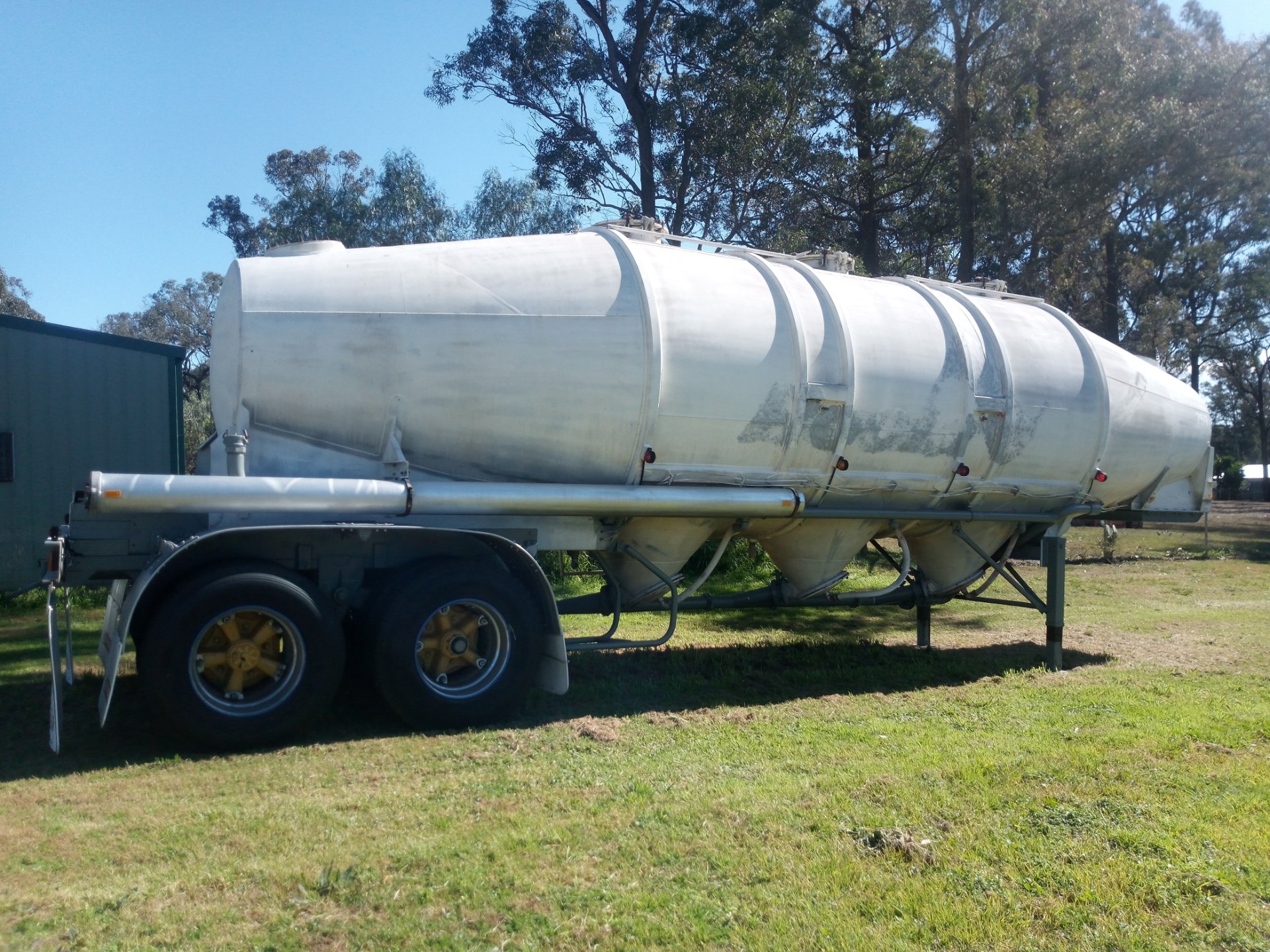 1969 FRUEHAUF TANKER TRAILER