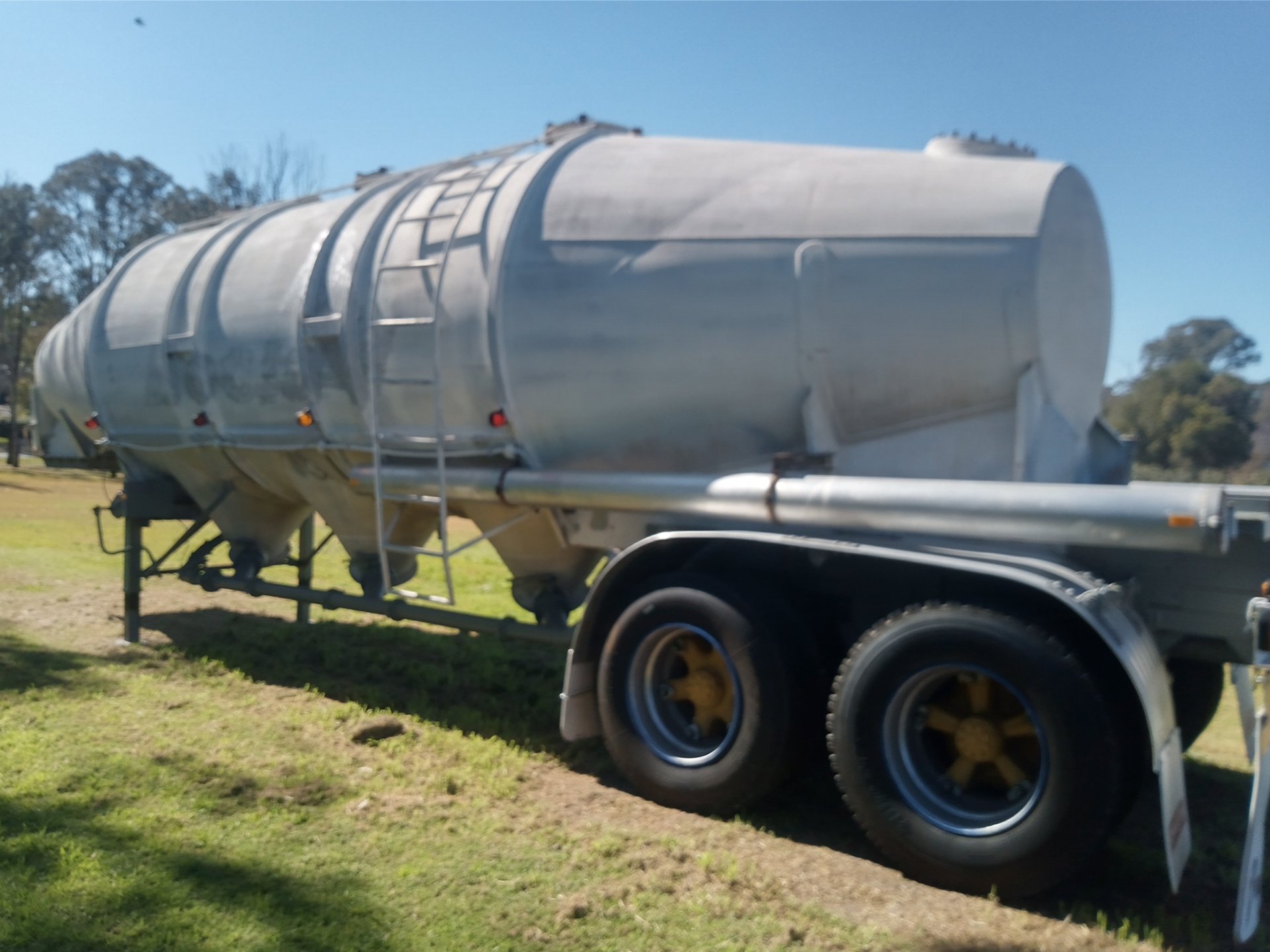 1969 FRUEHAUF TANKER TRAILER