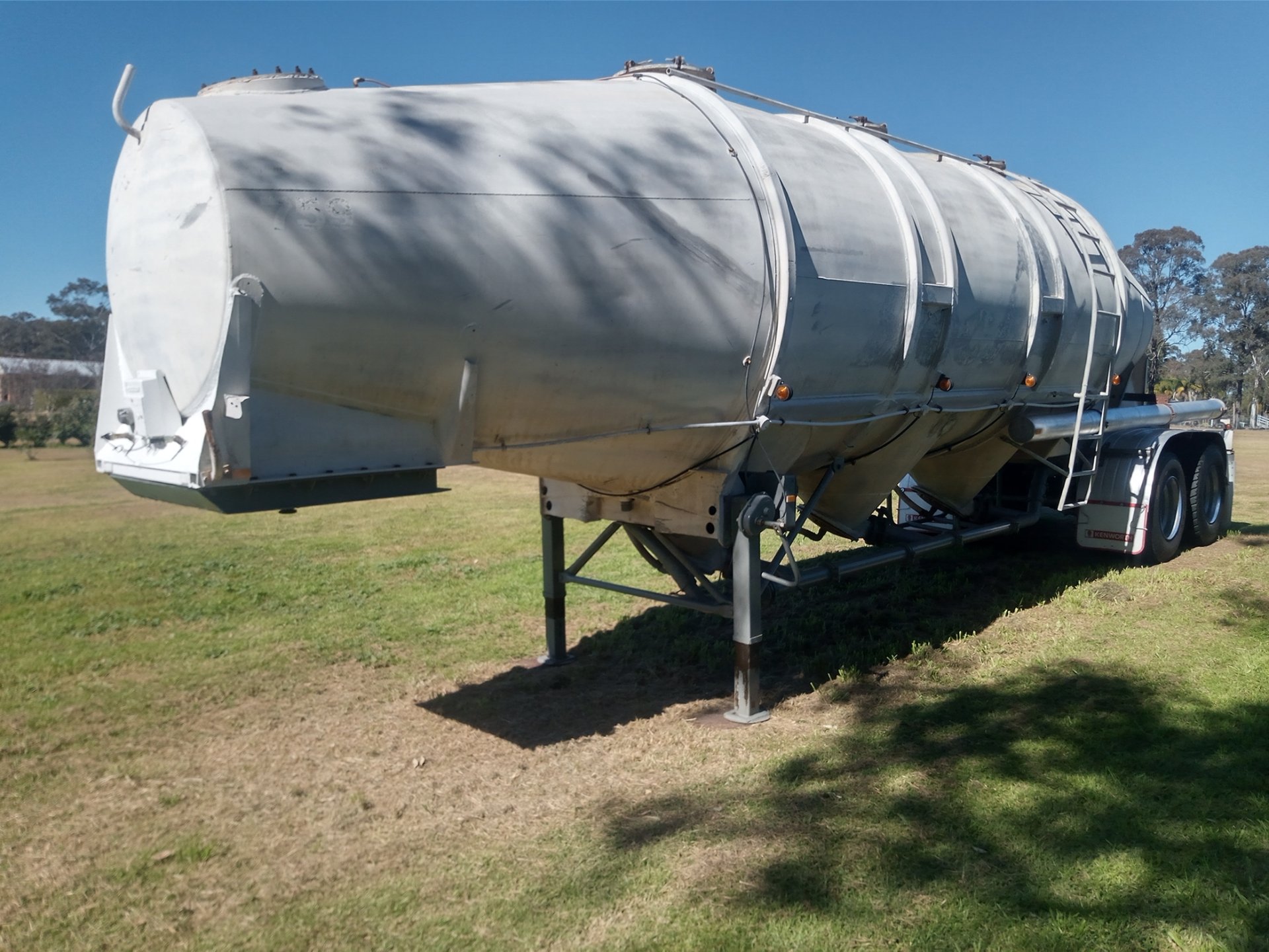 1969 FRUEHAUF TANKER TRAILER