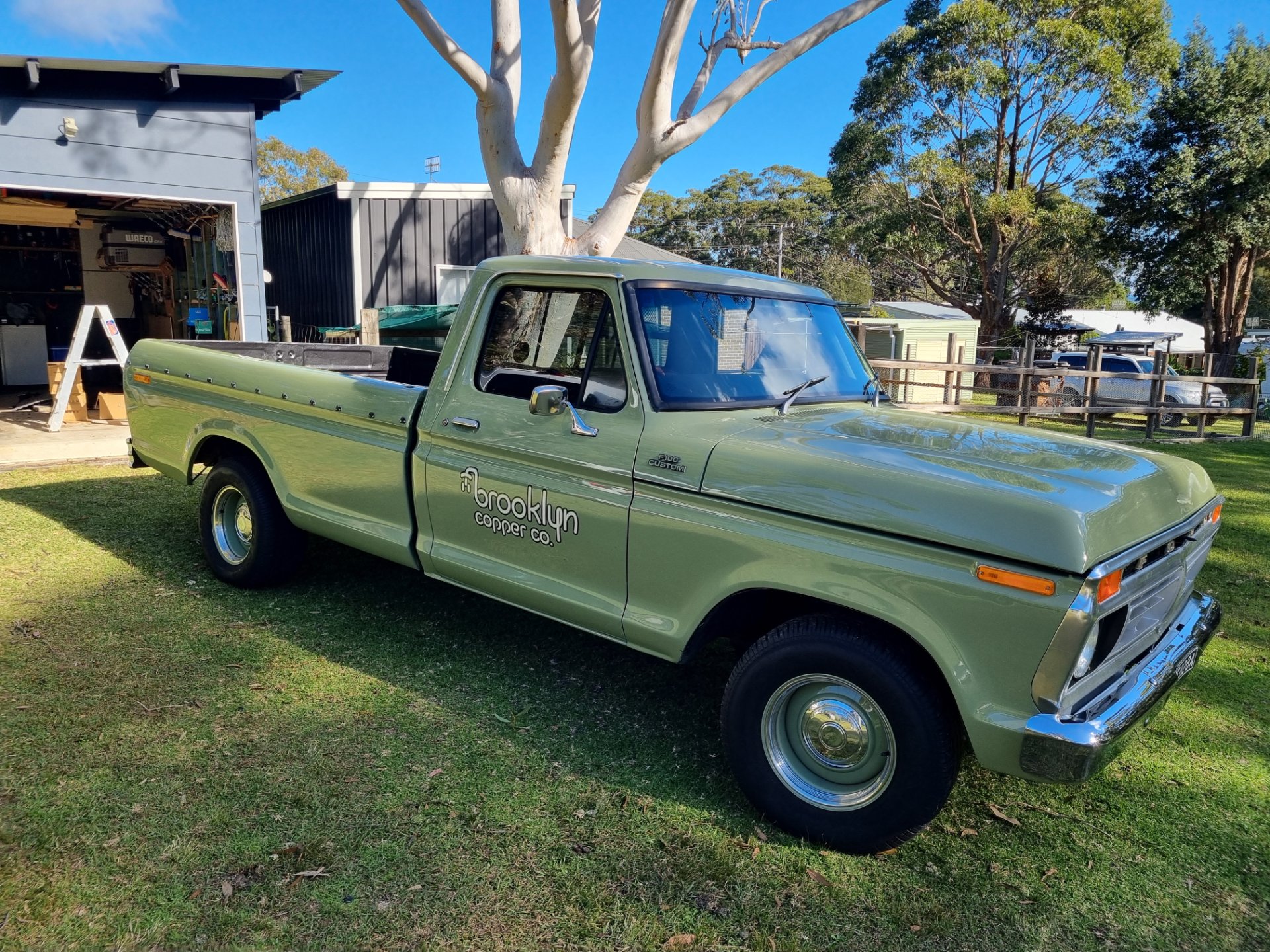 1974 FORD F100 4 SP AUTOMATIC UTILITY