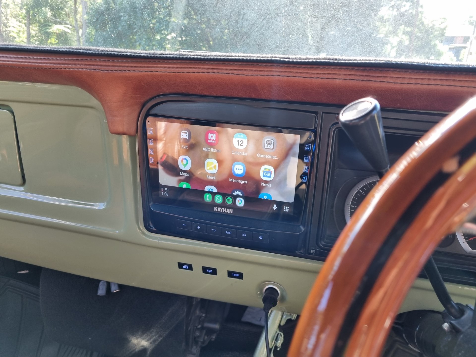 1974 FORD F100 4 SP AUTOMATIC UTILITY