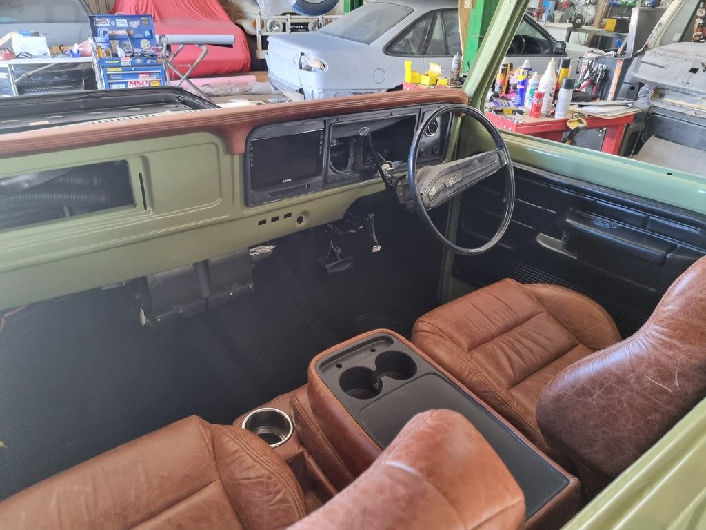 1974 FORD F100 4 SP AUTOMATIC UTILITY
