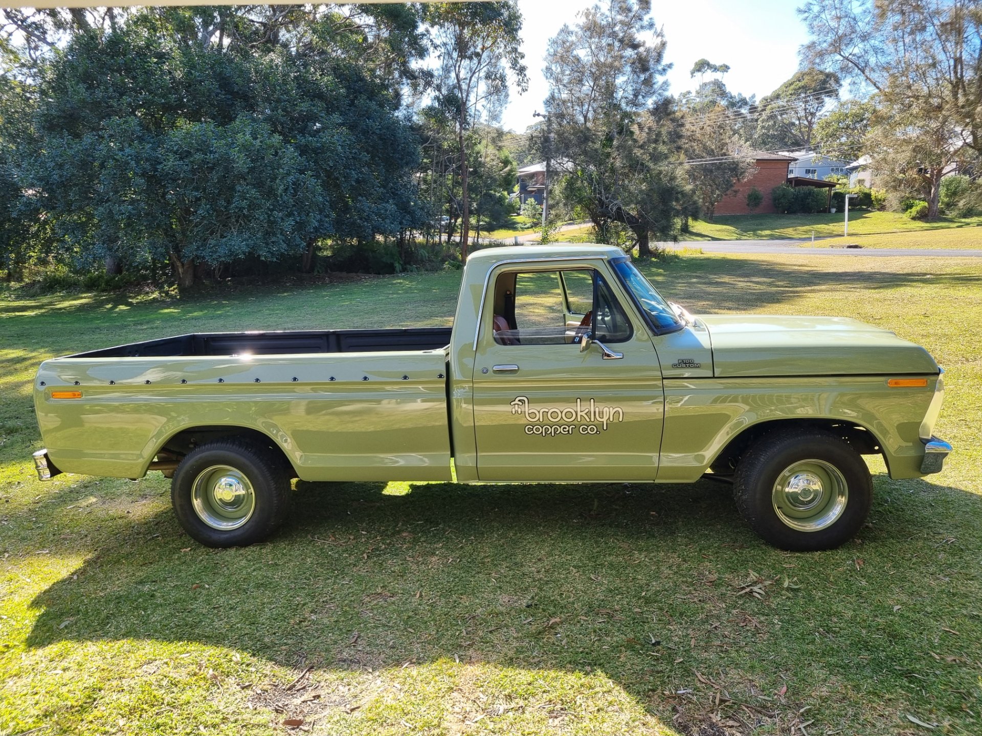 1974 FORD F100 4 SP AUTOMATIC UTILITY
