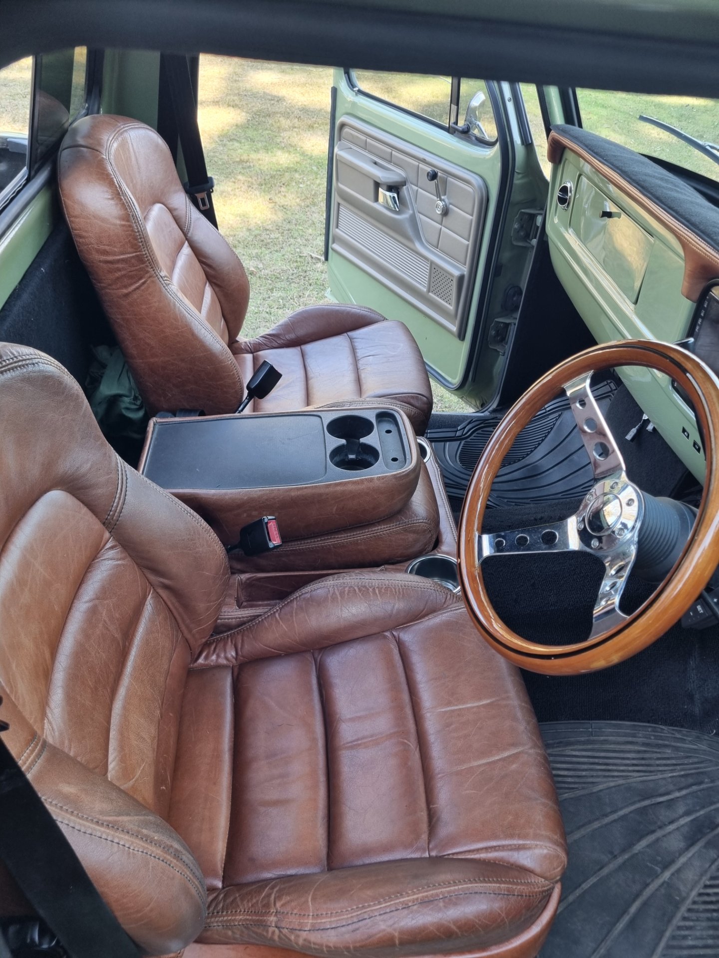 1974 FORD F100 4 SP AUTOMATIC UTILITY