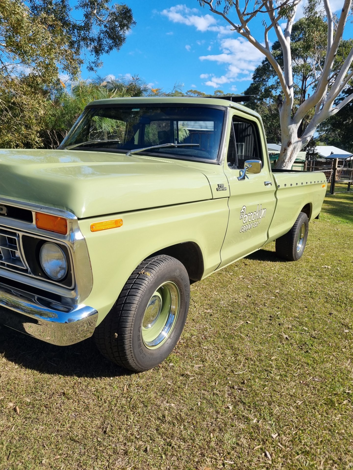 1974 FORD F100 4 SP AUTOMATIC UTILITY