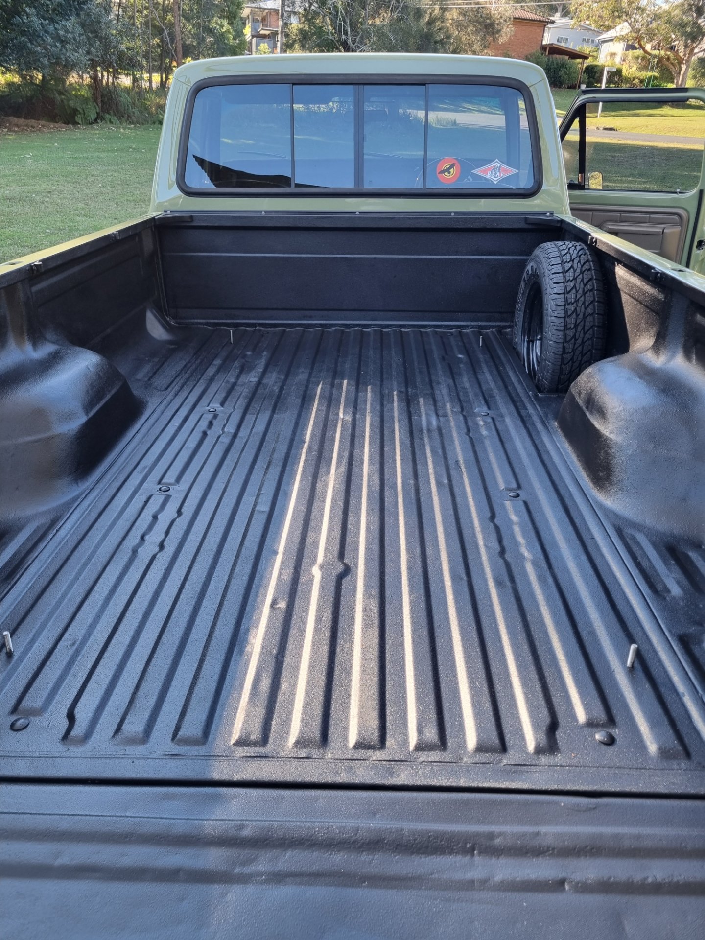 1974 FORD F100 4 SP AUTOMATIC UTILITY