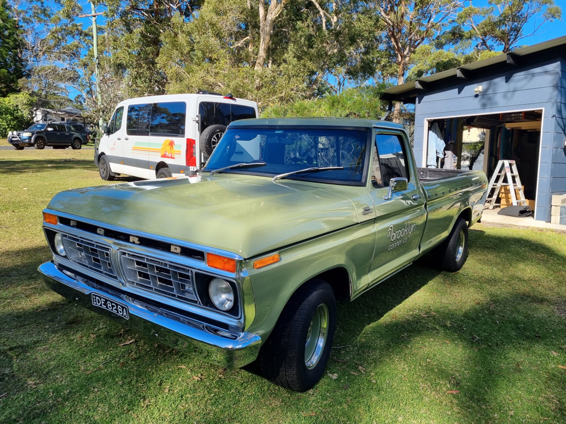 1974 FORD F100 4 SP AUTOMATIC UTILITY