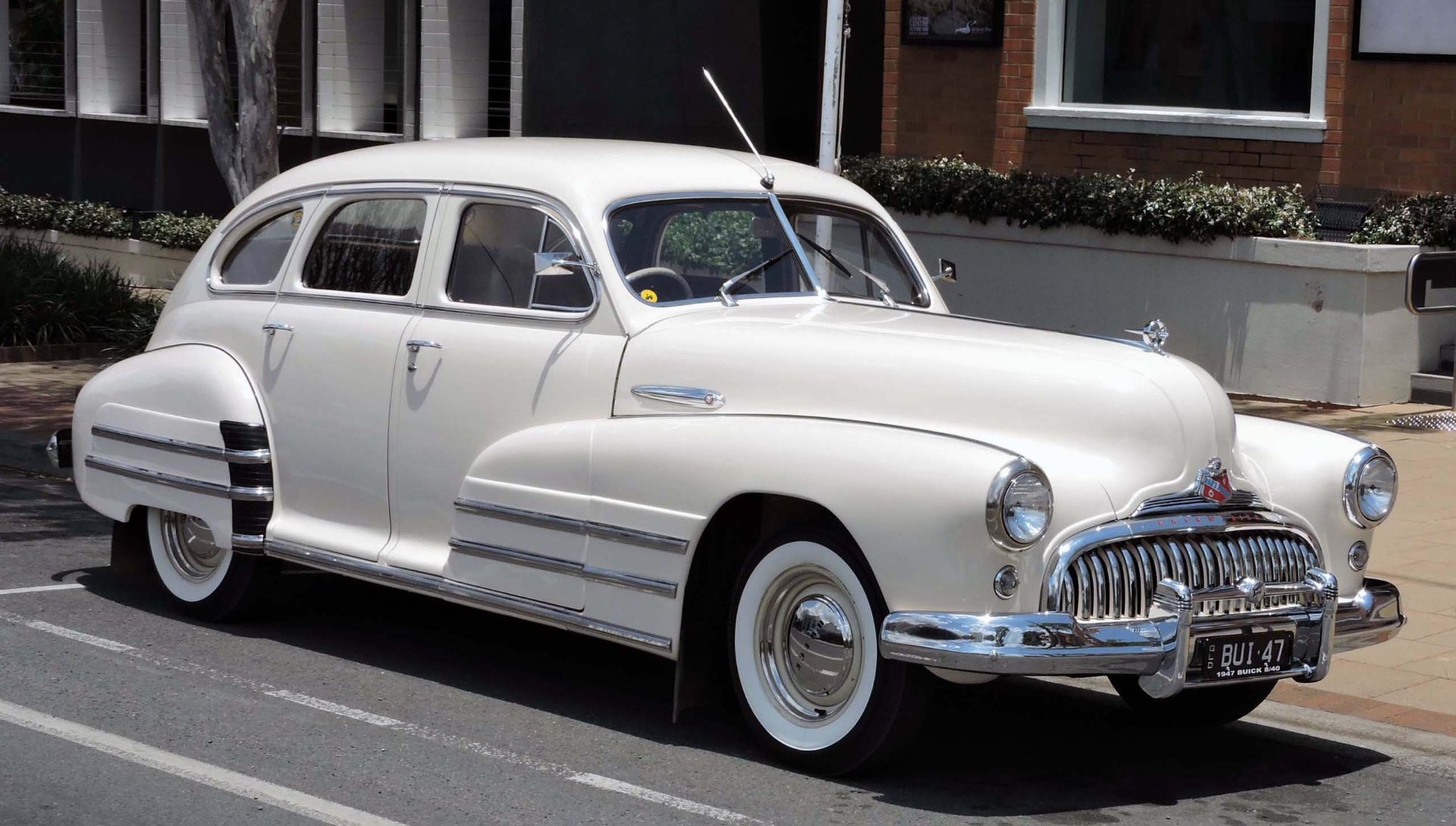1947 BUICK 8/40 SEDAN