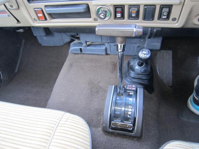 1986 TOYOTA LANDCRUISER HJ61RG SAHARA (4x4) 4 SP AUTOMATIC 4x4 4D WAGON (532266)