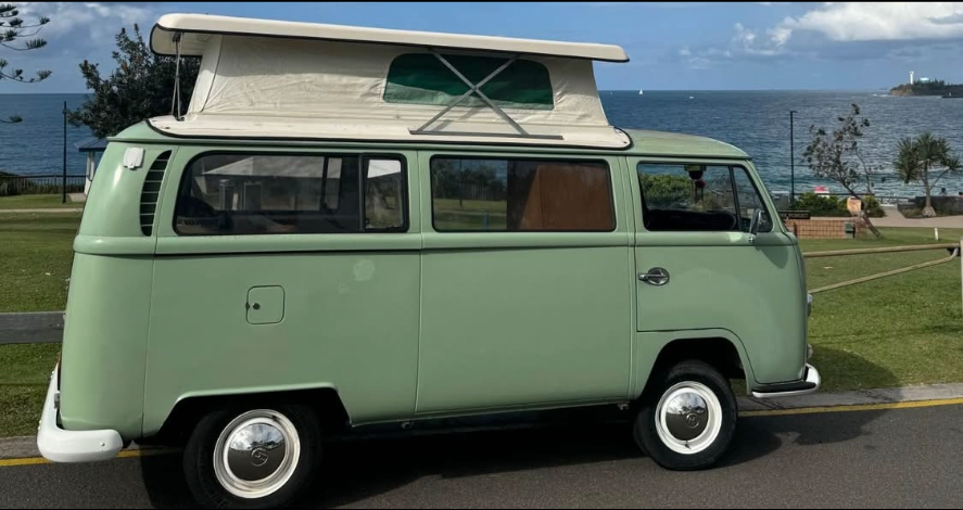 1970 VOLKSWAGEN KOMBI LOWLIGHT CAMPER