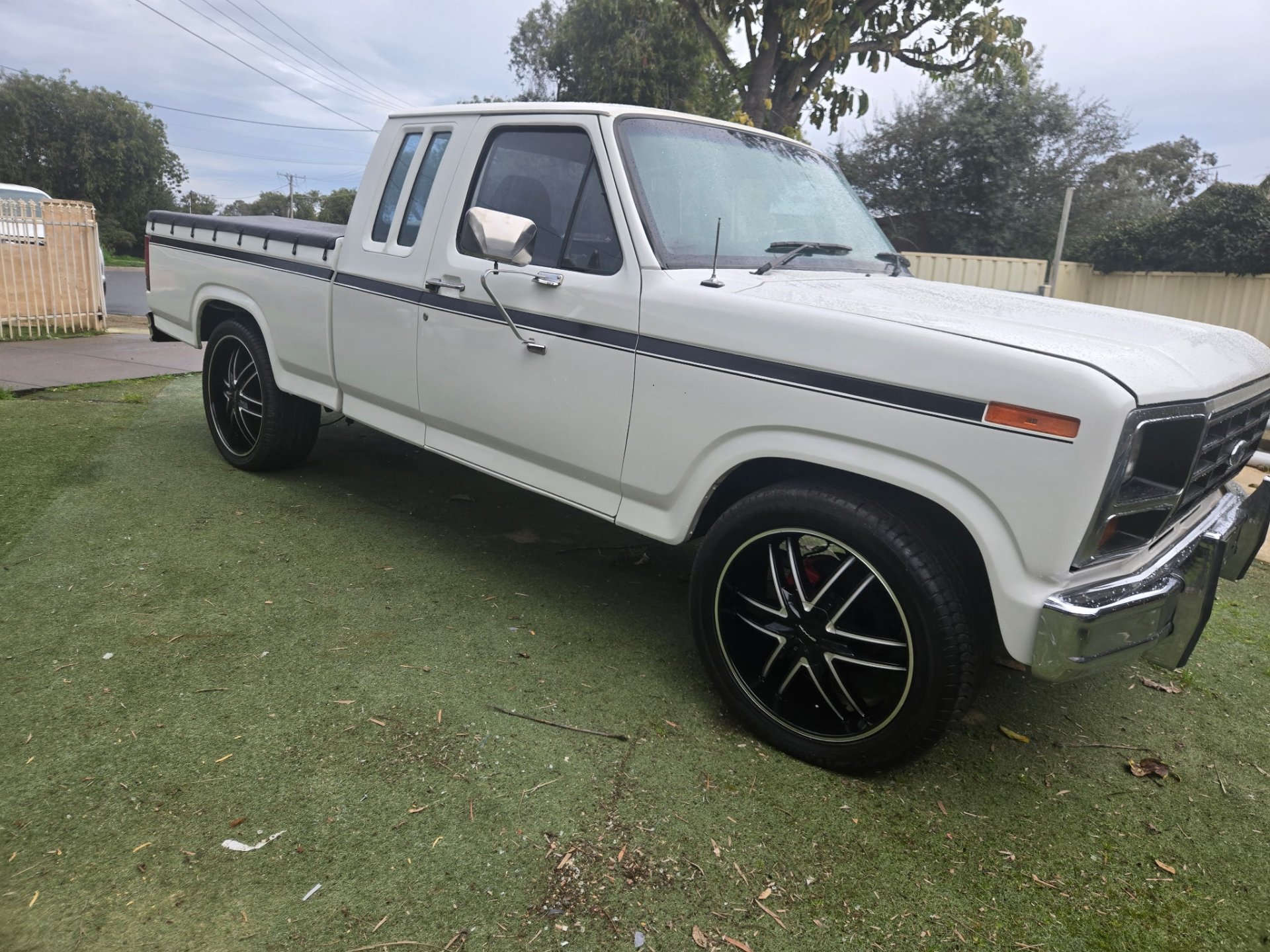 1984 FORD F100 5 SP MANUAL EXTRA CAB UTILITY