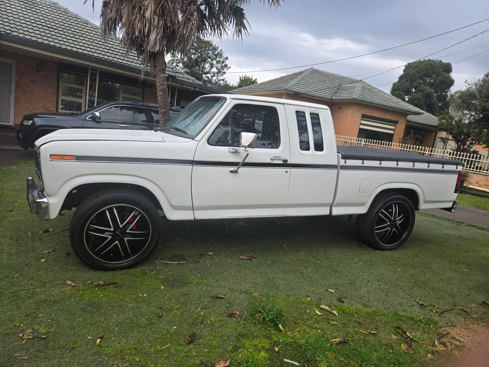 1984 FORD F100 5 SP MANUAL EXTRA CAB UTILITY